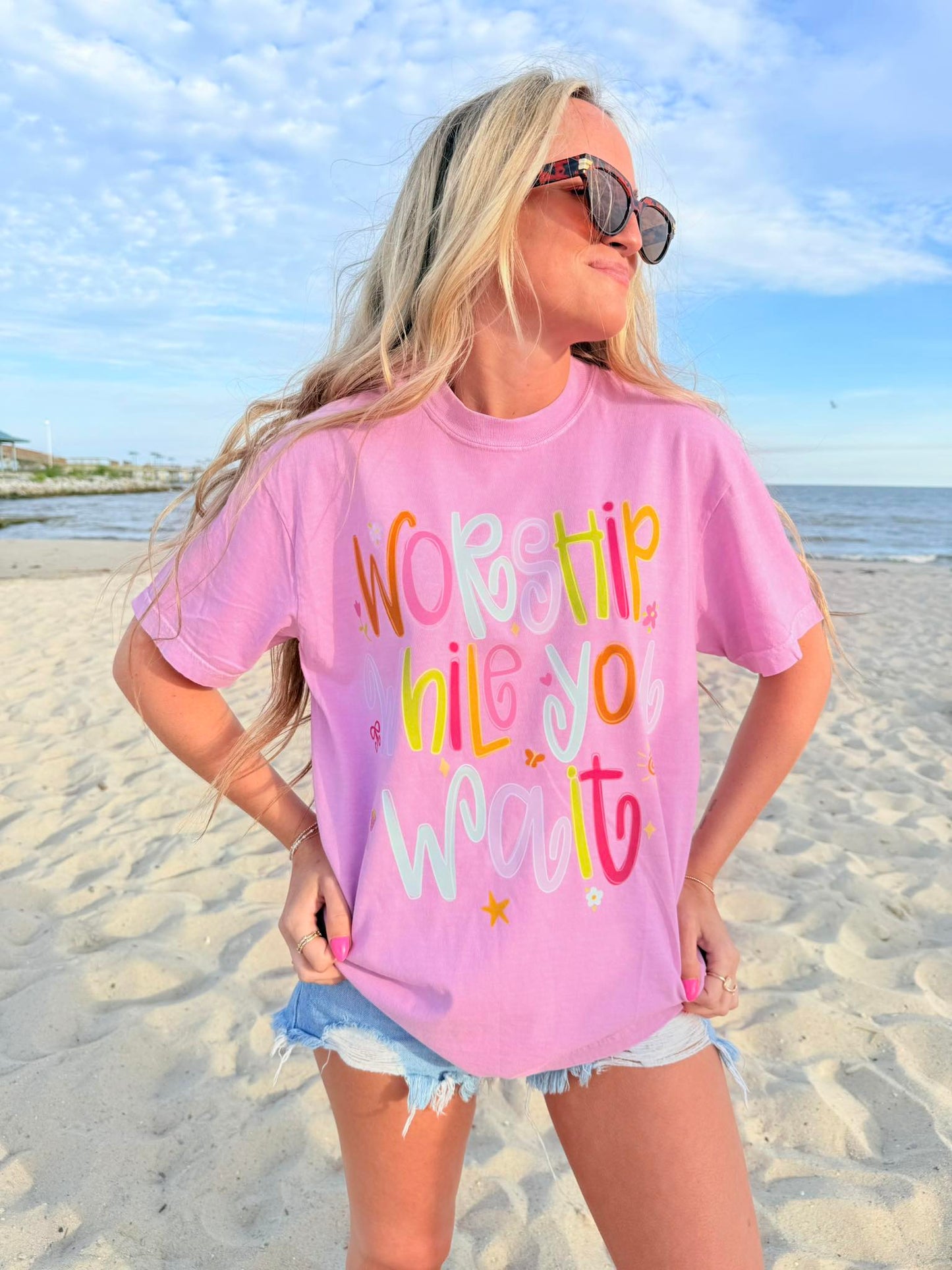Worship While You Wait Graphic DTF FAITH110 Top